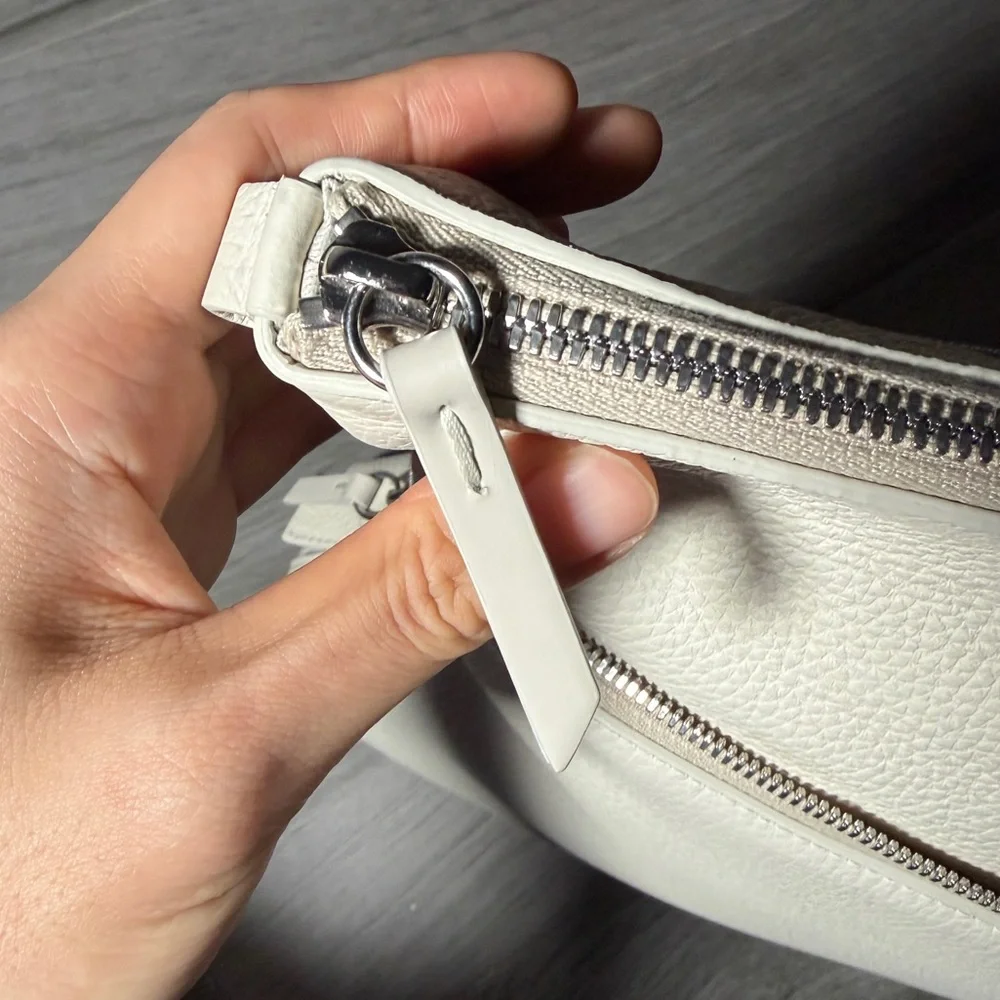 Maison Margiela Soft 5AC White On-Body Crossbody Messenger Shoulder Deerskin Bag
